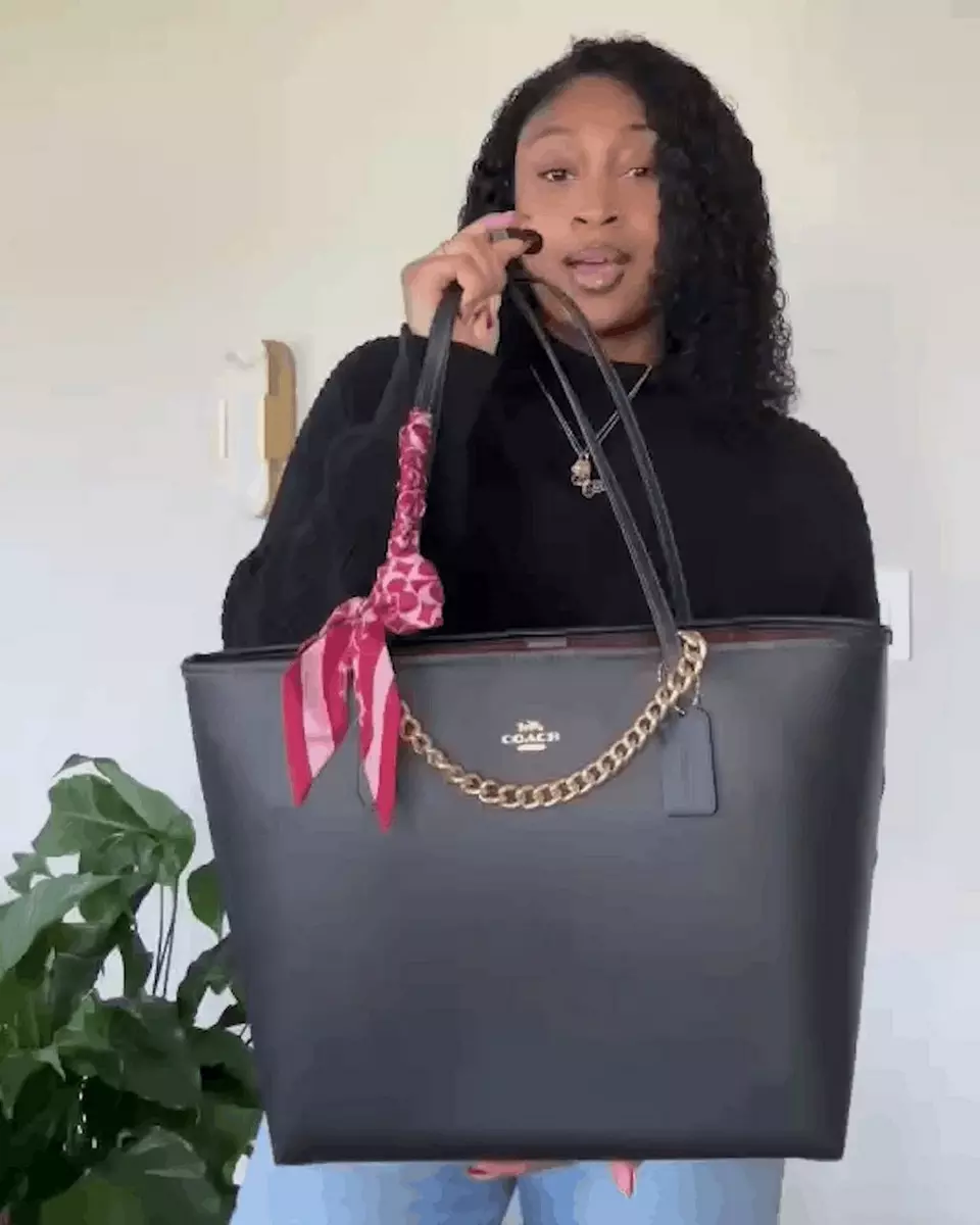 COACH® Outlet | City Tote Bag In Signature Canvas